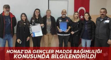 Honaz’da gençler madde bağımlılığı konusunda bilgilendirildi.