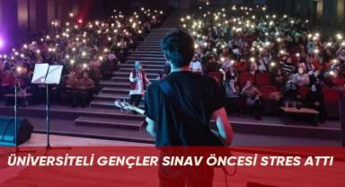 Üniversiteli gençler sınav öncesi stres attı
