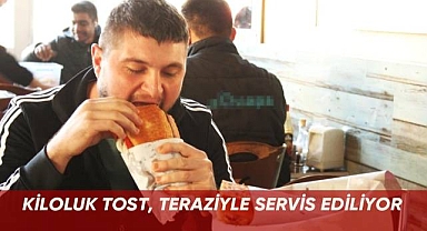 Kiloluk tost, teraziyle servis ediliyor