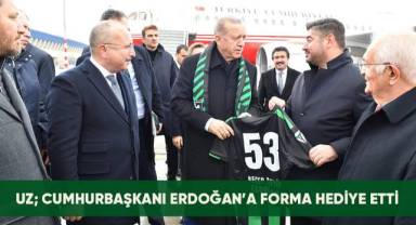 Mehmet Uz; Cumhurbaşkanı Recep Tayyip Erdoğan’a Denizlispor forması hediye etti
