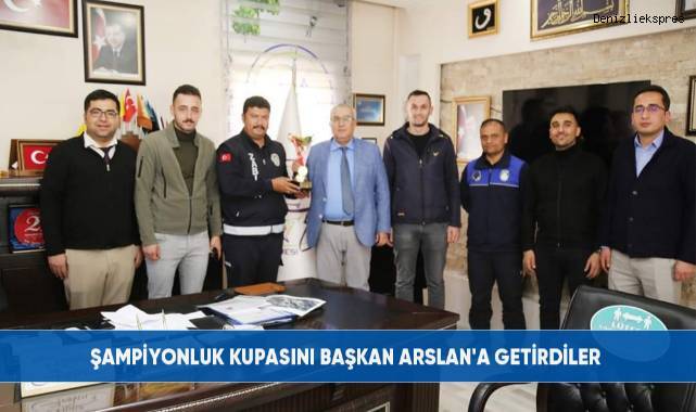 Şampiyonluk kupasını Başkan Arslan'a getirdiler