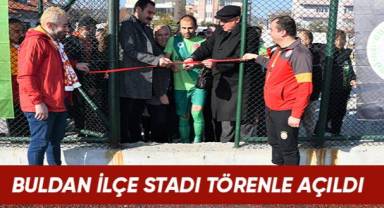 Yenilenen Buldan İlçe Stadı açıldı