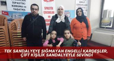 Tek sandalyeye sığmayan engelli kardeşler, çift kişilik sandalyeyle sevindi