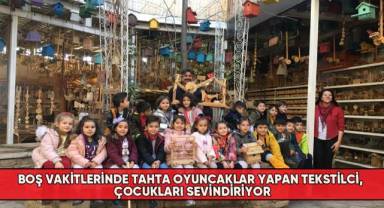 Boş vakitlerinde tahta oyuncaklar yapan tekstilci, çocukları sevindiriyor