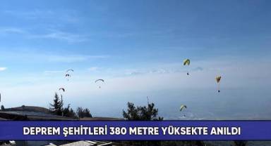 Deprem şehitleri 380 metre yüksekte anıldı