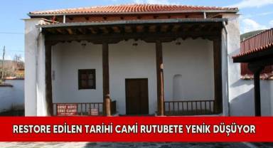 Restore edilen tarihi cami rutubete yenik düşüyor