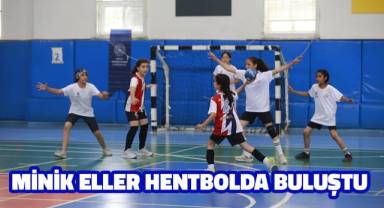 Minik eller hentbolda buluştu