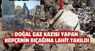 Doğal gaz kazısı yapan kepçenin bıçağına lahit takıldı