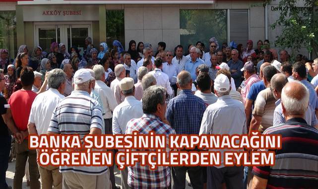 Banka şubesinin kapanacağını öğrenen çiftçilerden eylem