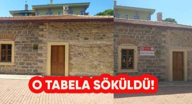 Çivril’de meclis kararı olmadan asılan o tabela söküldü