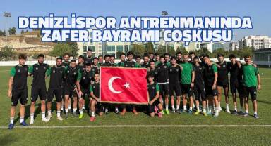 Denizlispor antrenmanında Zafer Bayramı coşkusu