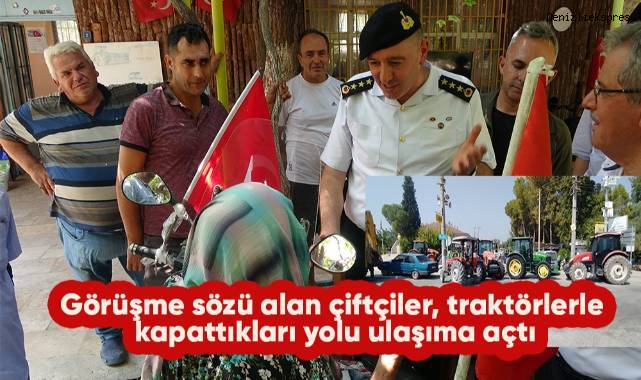 Görüşme sözü alan çiftçiler, traktörlerle kapattıkları yolu ulaşıma açtı