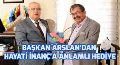 Başkan Arslan’dan Hayati İnanç’a anlamlı hediye
