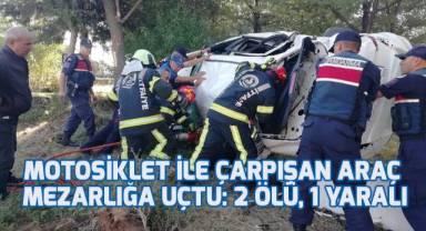 Motosiklet ile çarpışan otomobil mezarlığa uçtu: 2 ölü, 1 yaralı