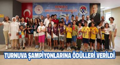 TURNUVA ŞAMPİYONLARINA ÖDÜLLERİ VERİLDİ