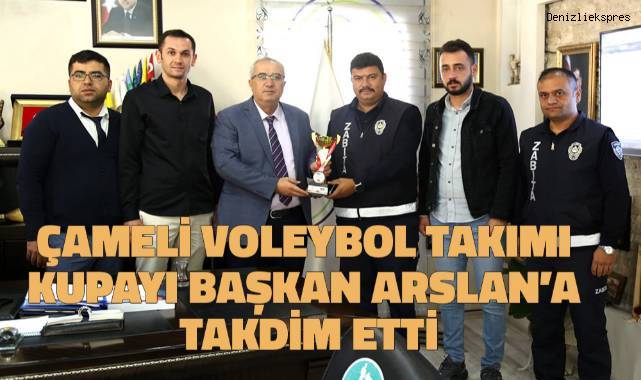 Çameli Voleybol Takımı kupayı Başkan Arslan’a takdim etti
