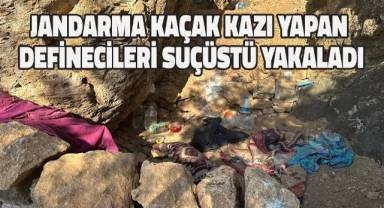 Jandarma kaçak kazı yapan definecileri suçüstü yakaladı