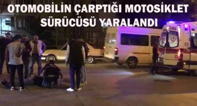 Otomobilin çarptığı motosiklet sürücüsü yaralandı