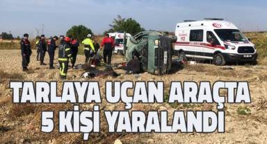 Tarlaya uçan araçta 5 kişi yaralandı