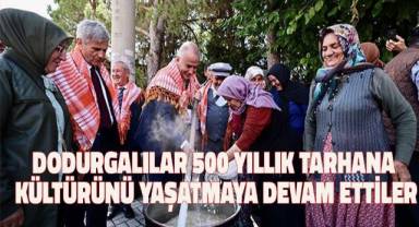 Yüzlerce kişiye ikram edilen sıcak tarhanaların geriye kalanları, atıştırmalık olmak üzere kurumaya bırakıldı