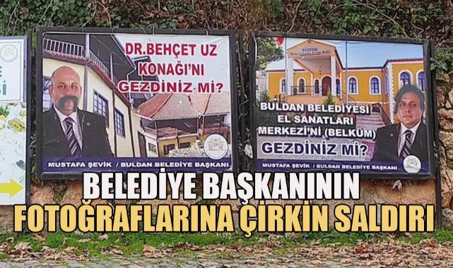 Başkanın fotoğrafına sprey boya ile bıyık ve peruk çizdiler