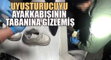 Zehir taciri reçine uyuşturucuyu ayakkabısının tabanına gizledi