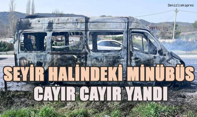 Seyir halindeki minibüsten geriye metal yığını kaldı