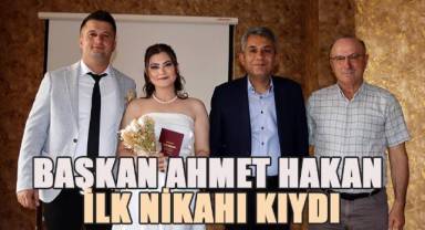 Başkan Ahmet Hakan ilk nikahı kıydı