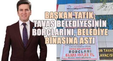Başkan Tatık Tavas Belediyesinin Borçlarını Belediye Binasına astı