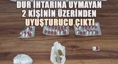 Dur ihtarına uymayan 2 şüpheli yakalanınca üzerinden uyuşturucu çıktı