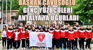 Başkan Çavuşoğlu, genç yüzücüleri Antalya’ya uğurladı