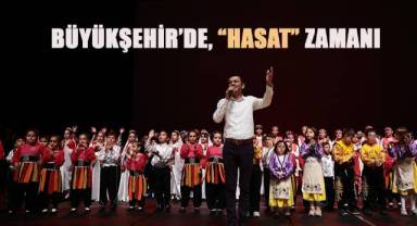 Halk oyunları topluluğundan muhteşem gösteri