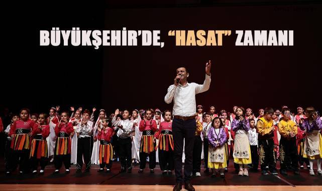 Halk oyunları topluluğundan muhteşem gösteri