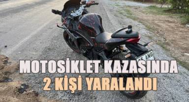 Denizli'de motosiklet şarampole devrildi; 2 yaralı
