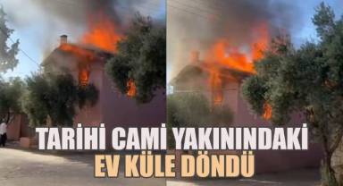 Tarihi Cami Yakınındaki Ev Küle Döndü