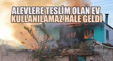 Çal’da Ekmek Yapılan Bölümde Çıkan Yangın Evi Kül Etti
