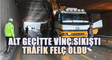 Denizli'de Alt Geçitte Vinç Sıkıştı, Trafik Felç Oldu