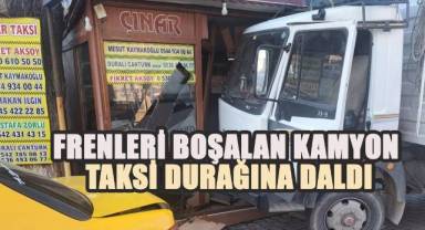 Frenleri boşalan kamyon taksi durağına daldı