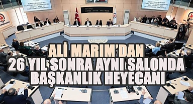 Kendi Yaptırdığı Meclis Salonunda 26 Yıl sonra İlk Kez Başkanlık Koltuğuna Oturdu!