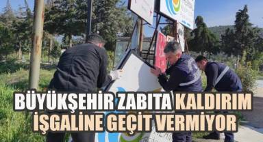Büyükşehir Zabıta kaldırım işgaline geçit vermiyor