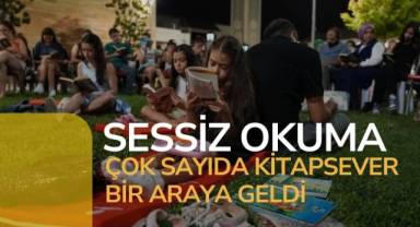 Çok sayıda kitapsever bir araya geldi