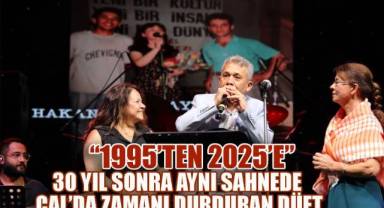30 yıl önce bir karede dondurulan anı, Çal'da türkülerle yeniden nefes aldı.
