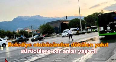 Belediye otobüsünden dökülen yakıt sürücülere zor anlar yaşattı