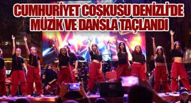 Cumhuriyet coşkusu Denizli'de müzik ve dansla taçlandı