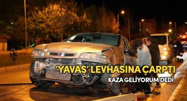 Kontrolden çıkan otomobil önce kaldırıma sonra orta refüjdeki Yavaş levhasına çarptı