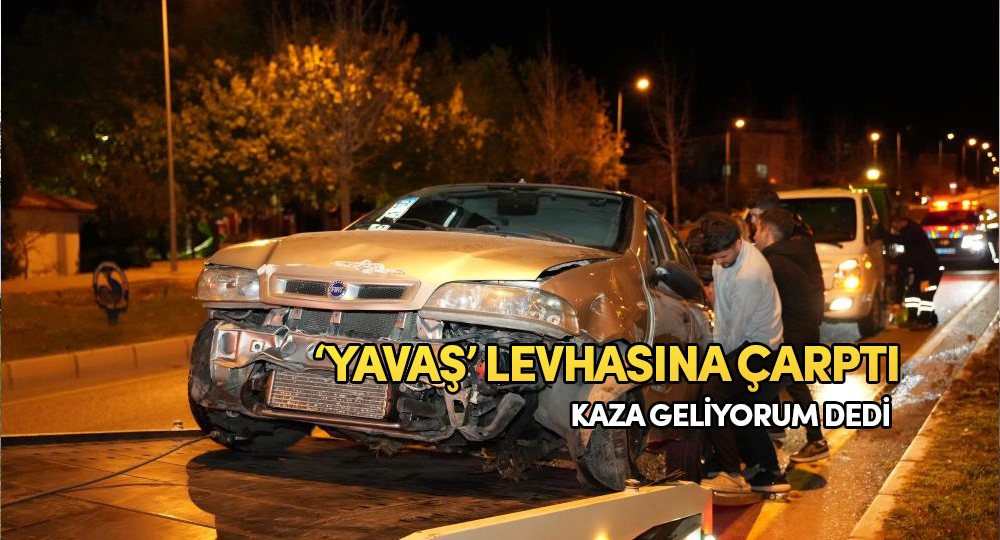 Kontrolden çıkan otomobil önce kaldırıma sonra orta refüjdeki Yavaş levhasına çarptı