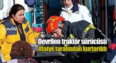 Devrilen traktör sürücüsü itfaiye tarafından kurtarıldı
