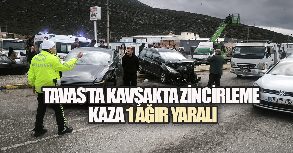 Tavas'ta Üç Araç Çarpıştı, 1 Kişi Ağır Yaralandı