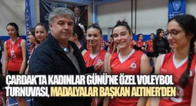 Çardak'ta Kadınlar Günü'ne özel voleybol turnuvası düzenlendi.. Madalyaları Başkan Altıner takdim etti!