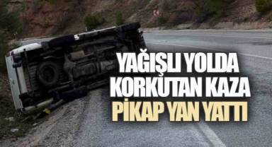 Kayganlaşan yolda kontrolden çıkan pikap, yol kenarına savrularak yan yattı.